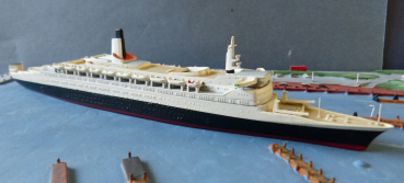 Ship Model Passenger Ship / TS Queen Elizabeth 2 - Scale 1 : 1250 - Cunard Line