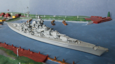 Neptun Ship Model 1250 : German Second World War Battle Ship Tirpitz / 1:1250