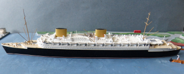Mercator Ship Model 512 - German Passenger Liner Bremen - 1 : 1250 !