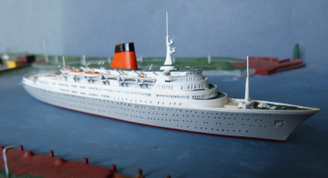 Mercator Ship Model 915 - dutch Atlantic / Cruise Liner / Passenger Ship Vistafjord - 1 : 1250  !