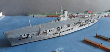 Neptung Ship Model 1114 -  Scale 1250 : Royal Navy - 2. World War Aircraft Carrier HMS Ark Royal plus 4 Airplanes