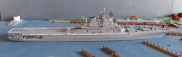 Delphin Modell 142 - Maßstab 1:1250 - russischer Hubschrauber Träger Kiev