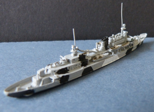 Neptun Modell Kommandoschiff Hela in Tarnbemalung 1:1250 !