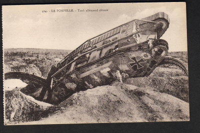 Alte Postkarte mit deutschem MARK I Panzer Liesel , abgeschossen !