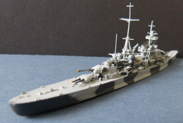 Neptun Modell schwerer Kreuzer Admiral Hipper 1:1250 ! Gesupert in Tarnbemalung
