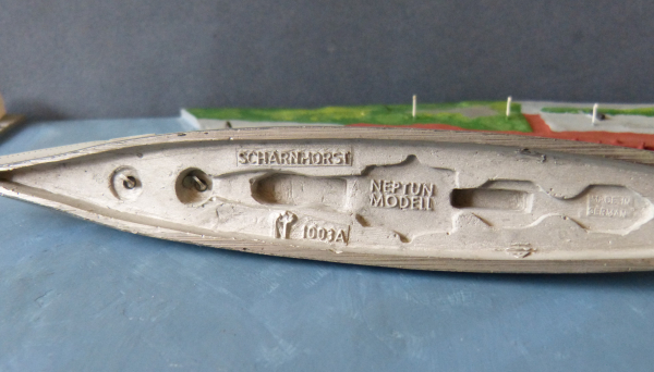 Neptun Modell Schlachtschiff Scharnhorst der dt. Kriegsmarine , Maßstab 1 : 1250