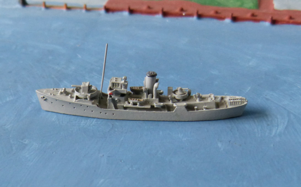 Ship Model ( 1:1250 ) - Royal Navy 2. World War Corvette Begonia