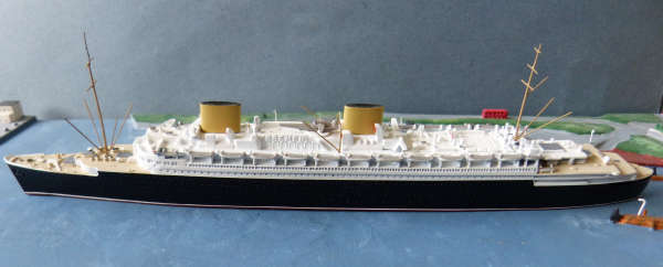 Mercator Ship Model 512 - German Passenger Liner Bremen - 1 : 1250 !