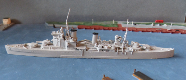 Argonaut 1:1250 Model - Cruiser London of the Royal Navy !