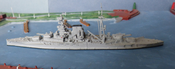 Ship Model - Royal Navy 2. World War Battleship Barham - Scale 1:1250