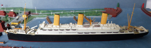 Mercator M 418 Ship Model Steamer  Liner Imperator Hapag Scale 1:1250