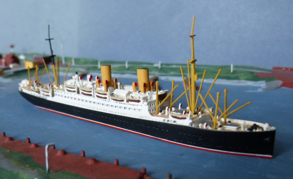 Mercator Ship Model 552 german Passengership Steamer Berlin 1 : 1250 NDL Bremen