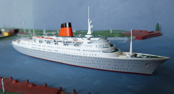 Mercator Ship Model 915 - dutch Atlantic / Cruise Liner / Passenger Ship Vistafjord - 1 : 1250  !