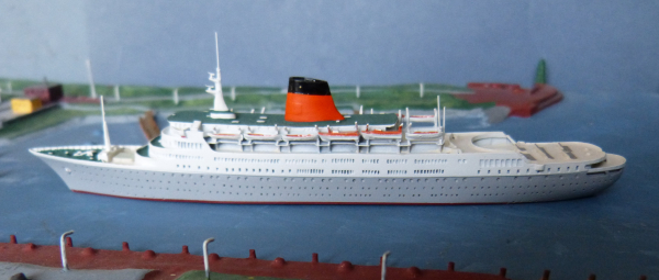 Mercator Ship Model 915 - dutch Atlantic / Cruise Liner / Passenger Ship Vistafjord - 1 : 1250  !