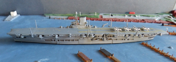 Neptung Ship Model 1114 -  Scale 1250 : Royal Navy - 2. World War Aircraft Carrier HMS Ark Royal plus 4 Airplanes