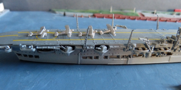 Neptung Ship Model 1114 -  Scale 1250 : Royal Navy - 2. World War Aircraft Carrier HMS Ark Royal plus 4 Airplanes