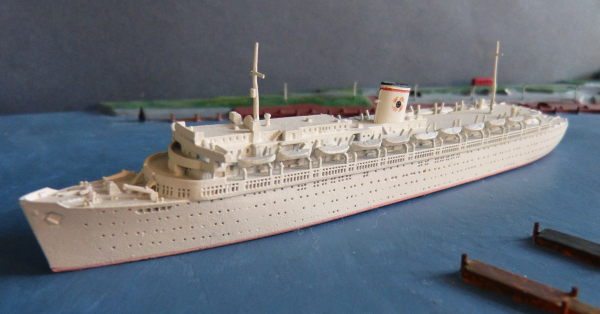 CM Modell 240 : Kraft durch Freude Liner Wilhelm Gustloff - Maßstab 1:1250 !