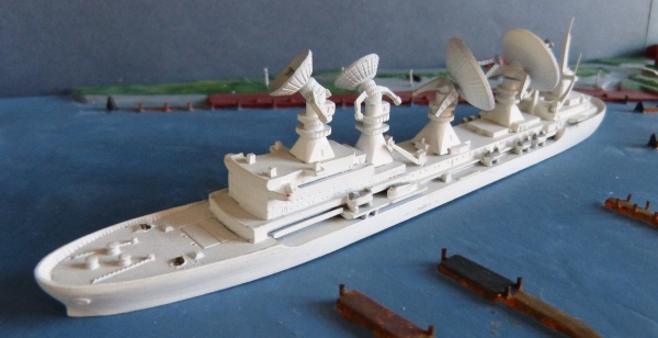 Delphin Modell 142 - Maßstab 1:1250 - russischer Hubschrauber Träger Kiev