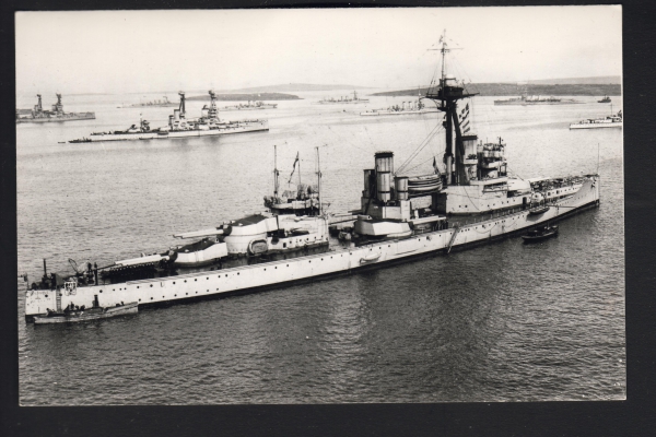 Fotokarte vom Schlachtschiff Colossus !