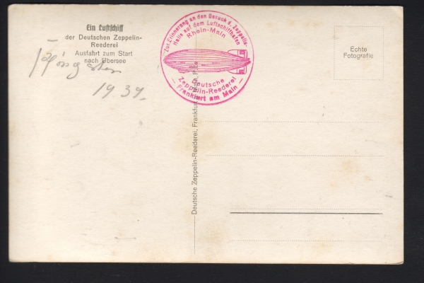 Postkarte eines Zeppelin beim verlassen des Hangar !