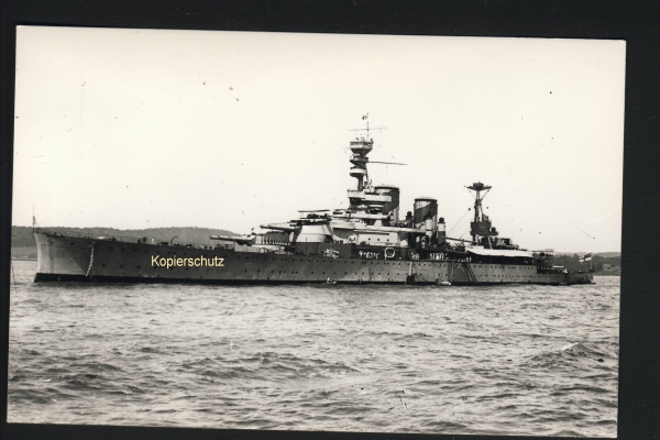 Foto vom Schlachtschiff Repulse !