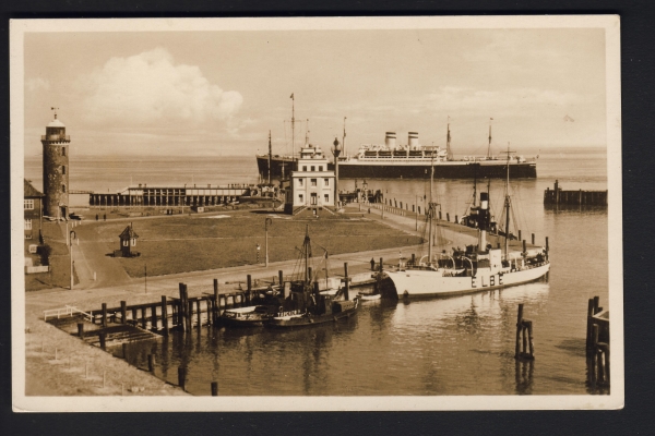 Postcard of a HAPAG Steamer leaving Hamburg , Seapost 1936 !